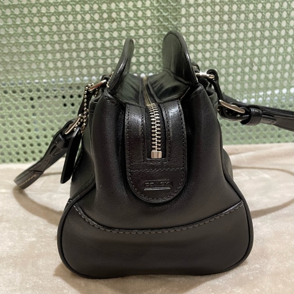 Coach black leather small hand bag - Picture 4 of 16